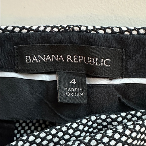 Banana Republic Women’s Black and White Textured Capris Size 4. - Picture 9 of 12